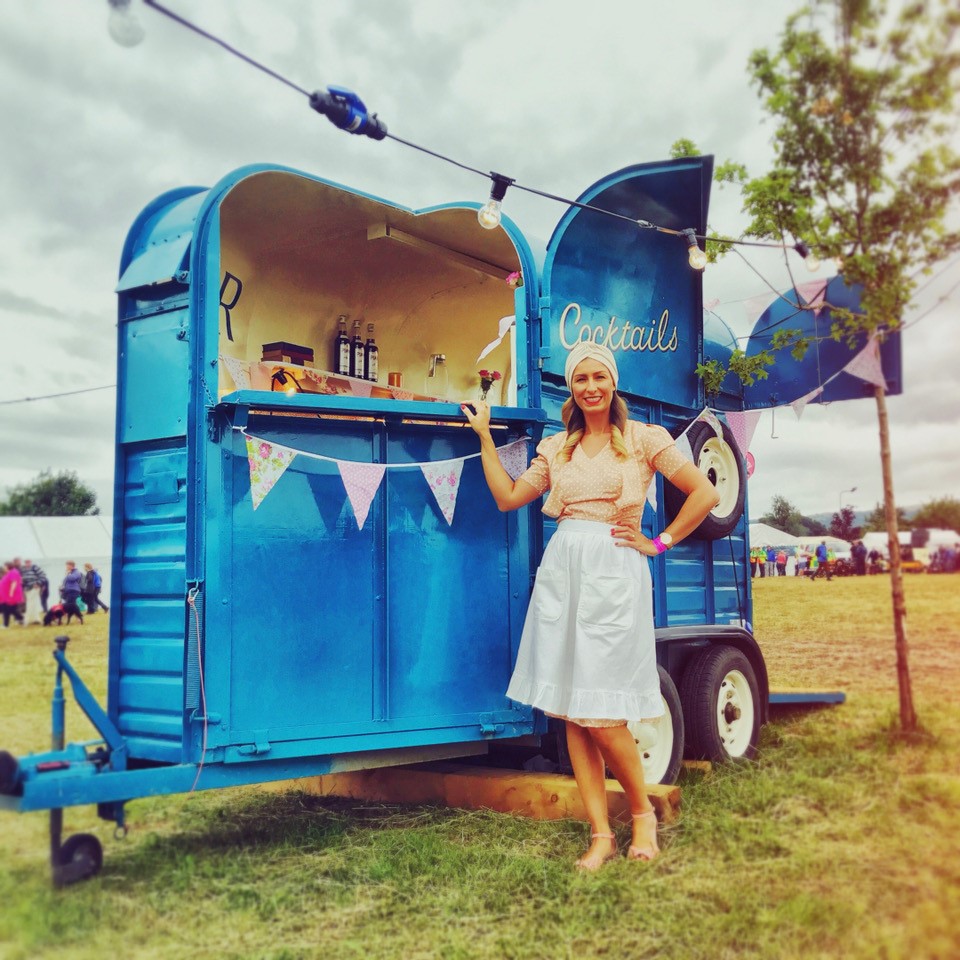 Horsebox Bar – The Wedding Players