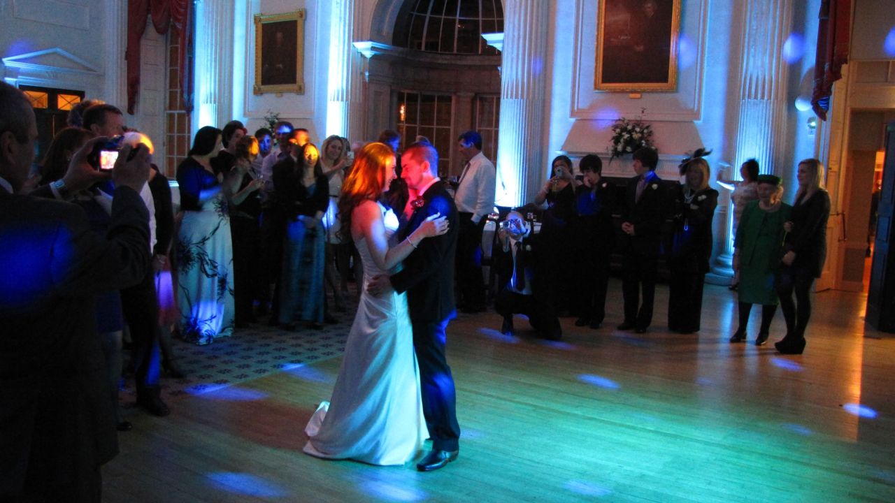 The Wedding Players – First Dance with Uplights